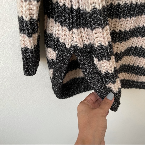 VICTORIA SECRET Wool Alpaca Blend Chunky Sweater - Picture 5 of 8